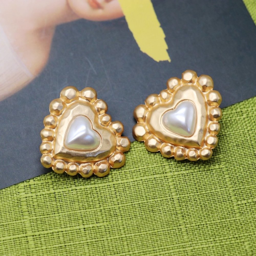 Pearl Heart Stud Earring
